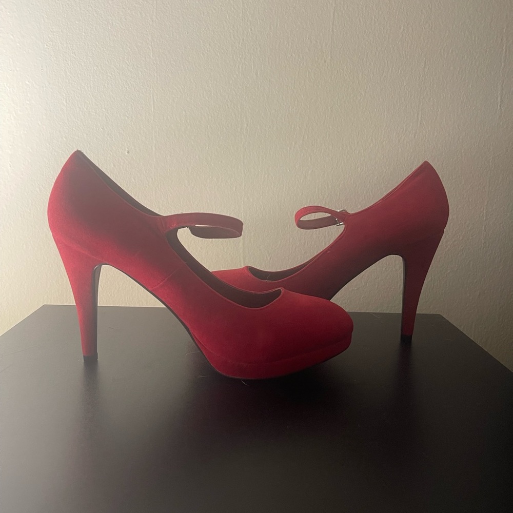 Vintage red heels. Size 10 worn only twice.